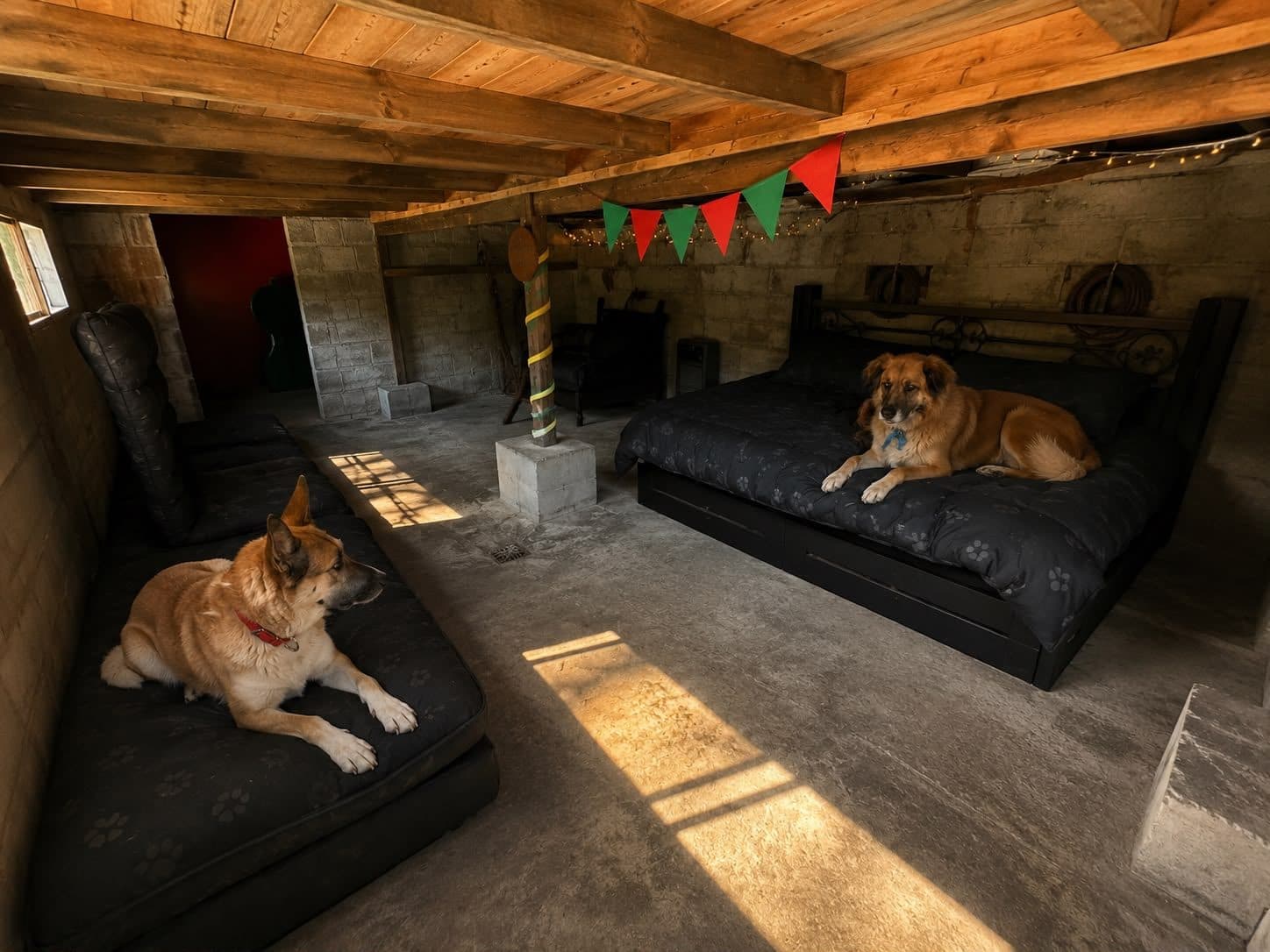 Habitación del hotel con camas grandes